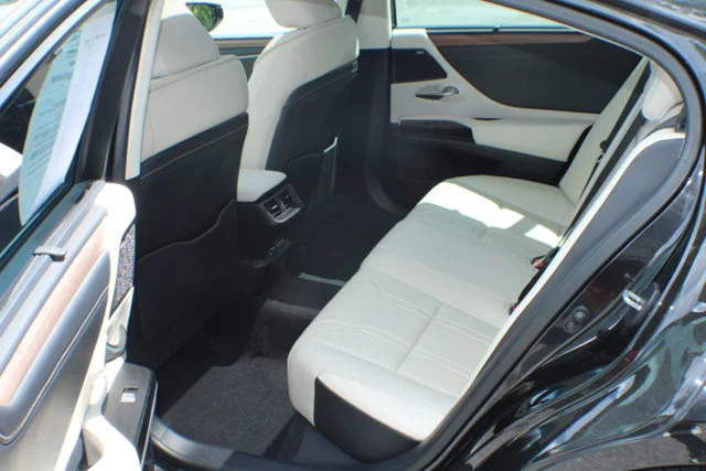Used 2024 Obsidian Lexus ES 350 Ultra Luxury image 15