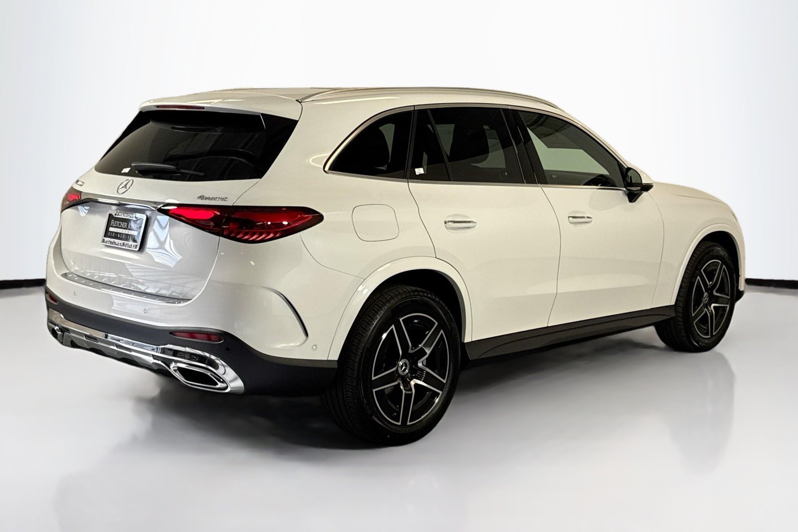 New 2026 MANUFAKTUR Moonlight White Metallic Mercedes-Benz GLC 300 image 5