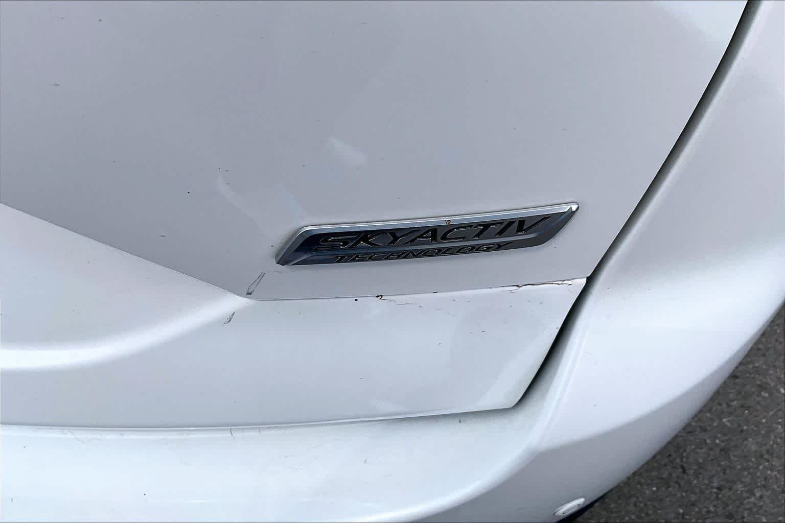 Used 2019 Snowflake White Pearl Mica Mazda Signature image 10
