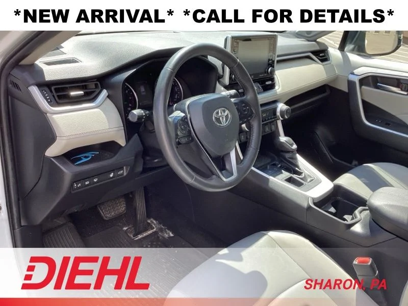 Used 2020 White Toyota XLE Premium image 10