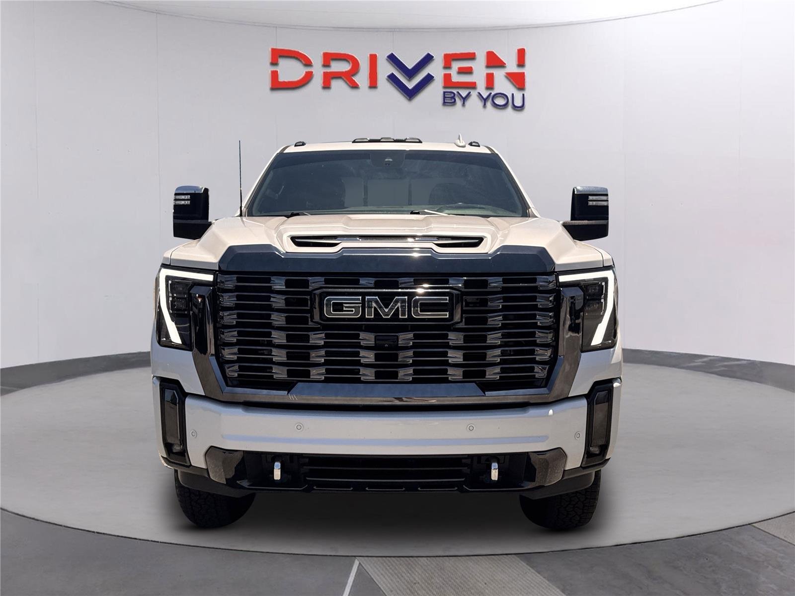 Used 2024 White Frost Tricoat GMC Denali Ultimate image 9