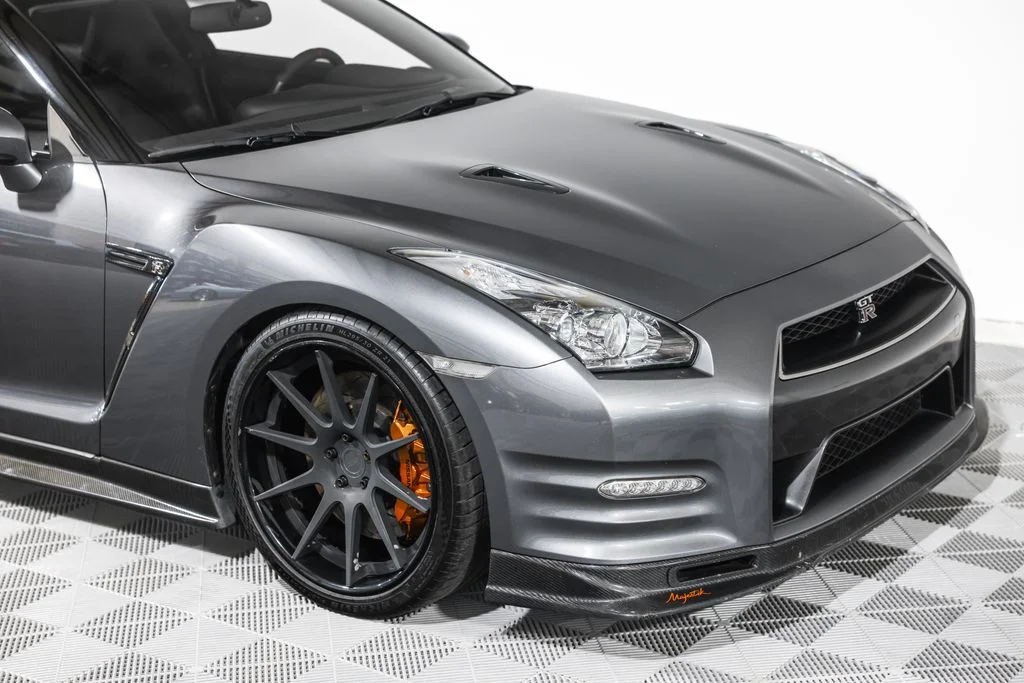 Used 2013 Gray Nissan Premium image 6