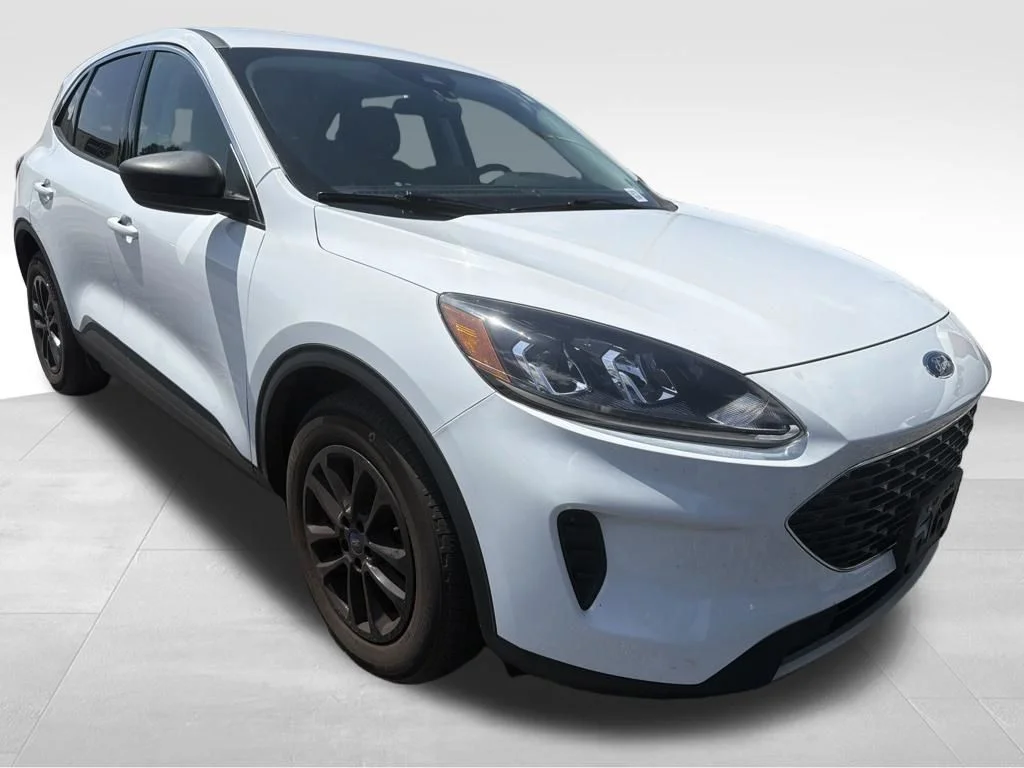 Used 2022 White Ford SE image 14