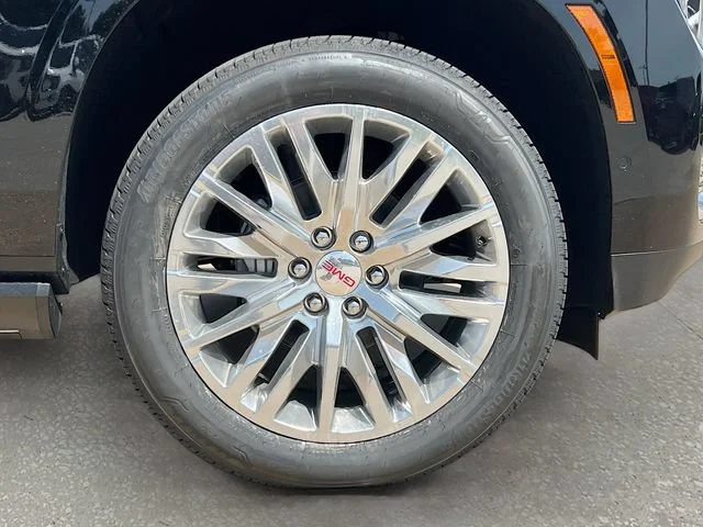 2026 GMC Yukon Denali - Photo 19