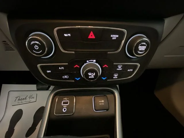 Used 2019 Blue Jeep Latitude image 19
