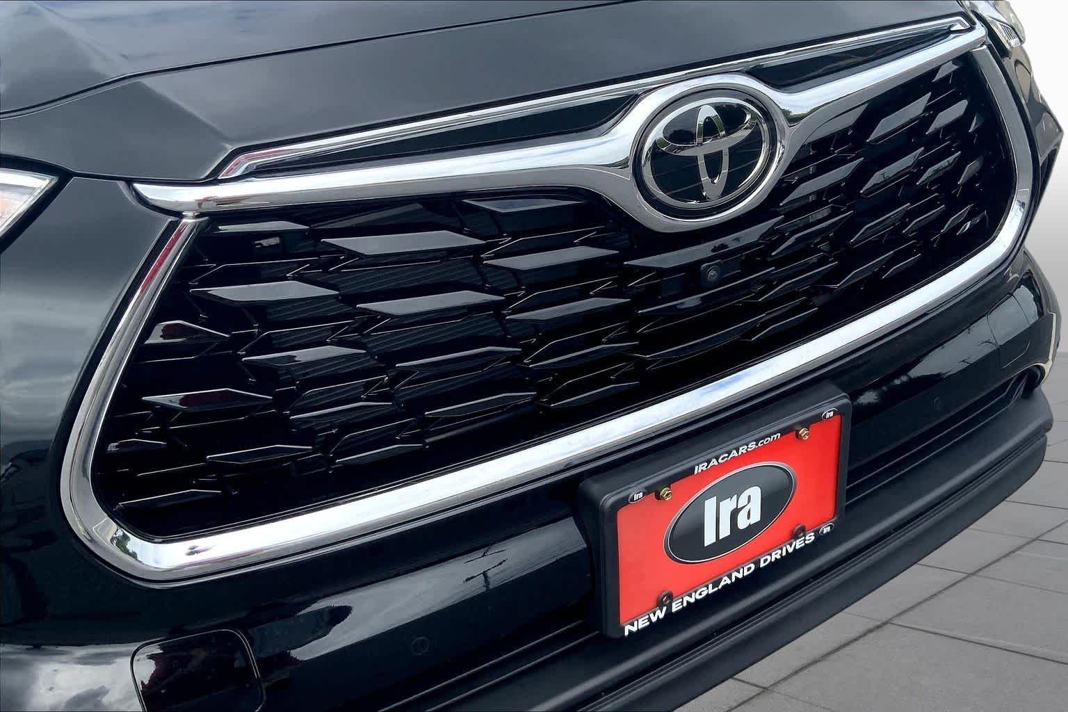 Used 2022 Midnight Black Metallic Toyota Limited image 59
