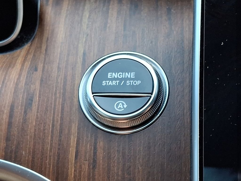 2025 Mercedes-Benz C-Class Sedan C 300 - Photo 23
