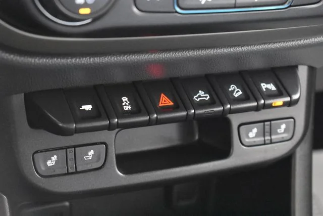 Used 2022 Blue Chevrolet Z71 image 29