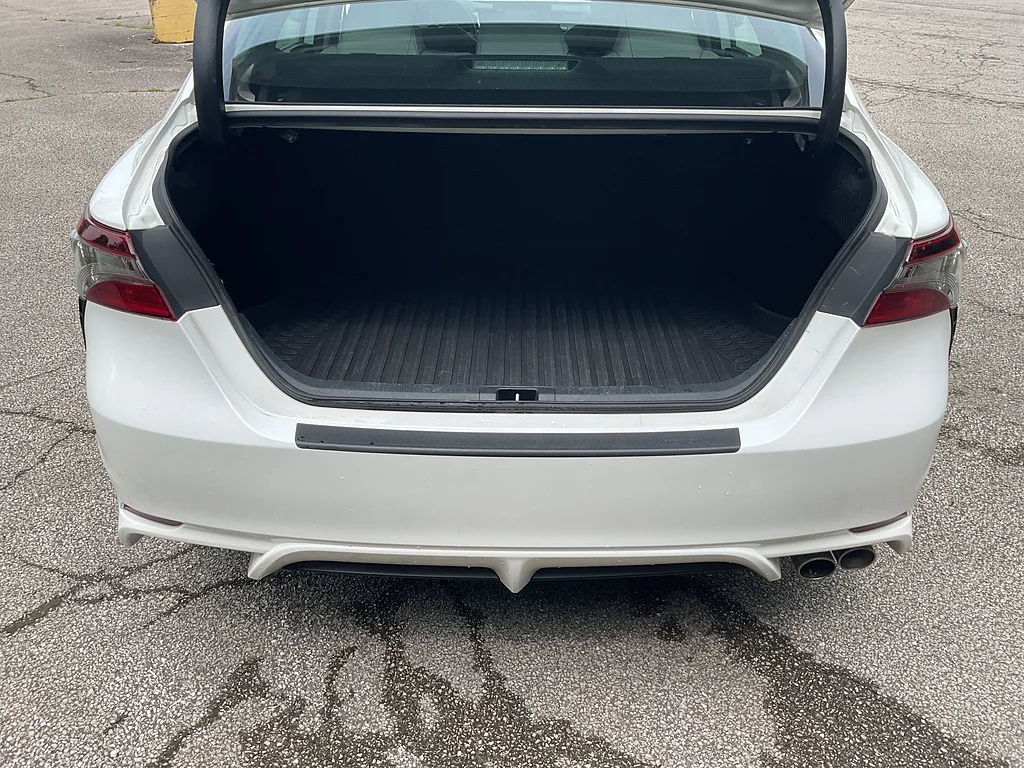 Used 2023 Ice Cap Toyota SE image 13