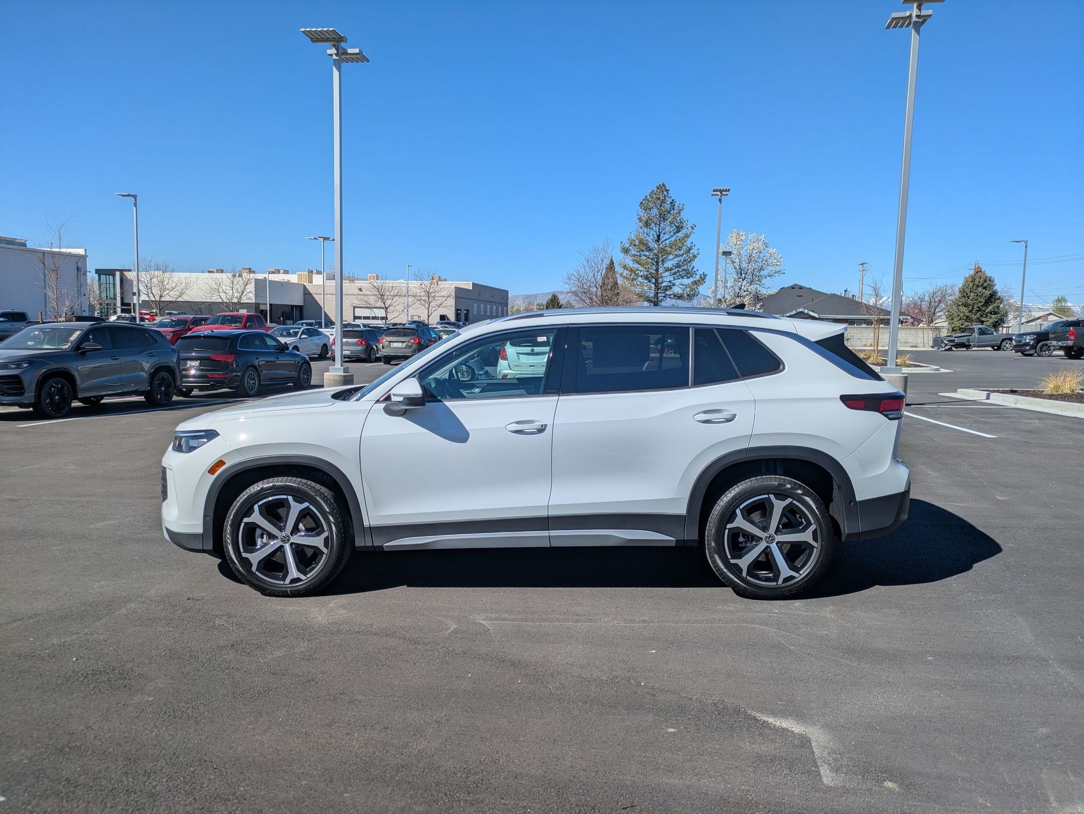 New 2026 Pure White Volkswagen SE image 7