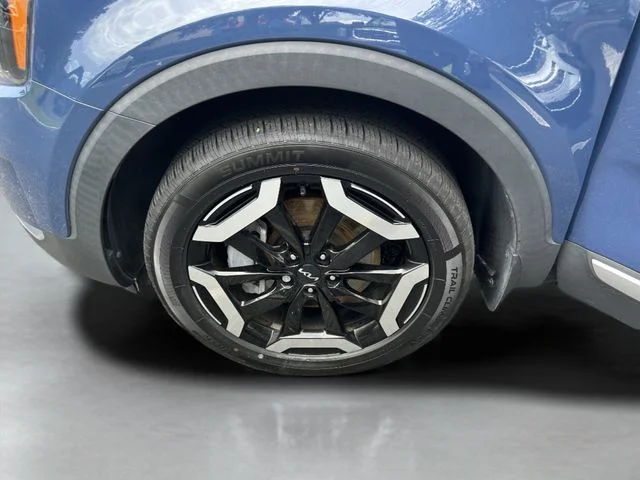 Used 2023 Black Kia S image 37