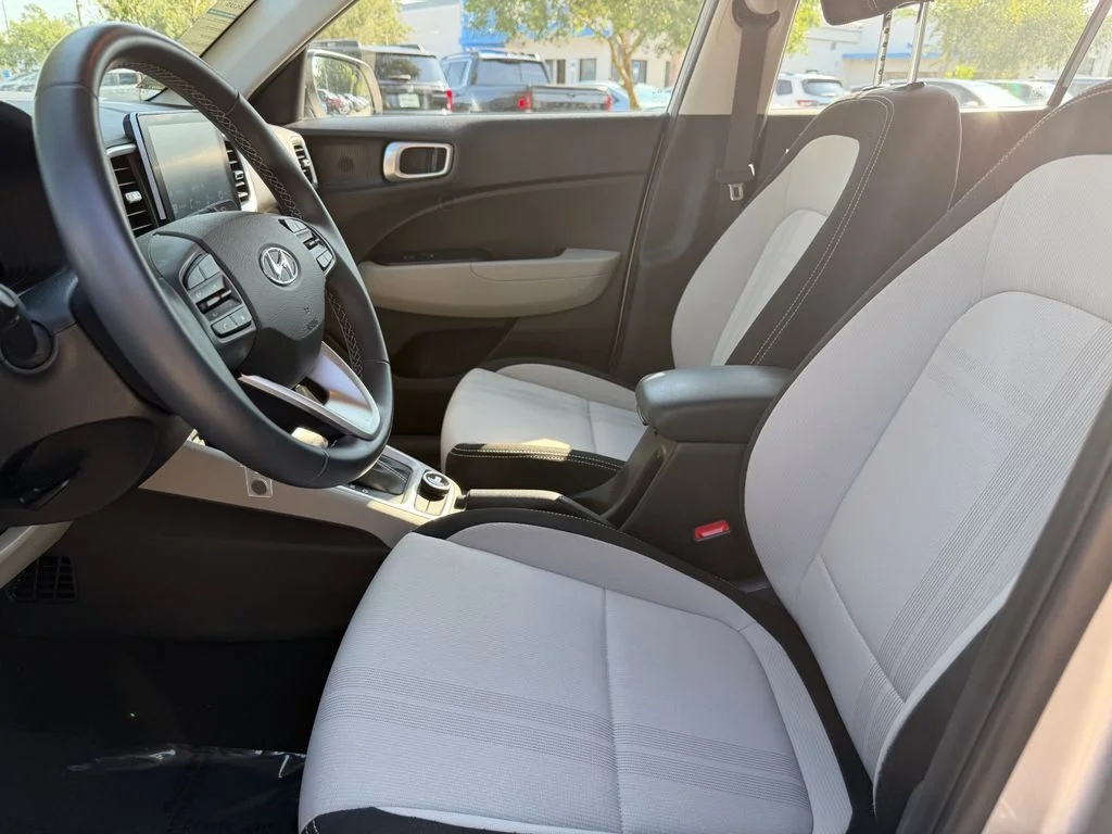 Used 2023 Shimmering Silver Hyundai SEL image 17
