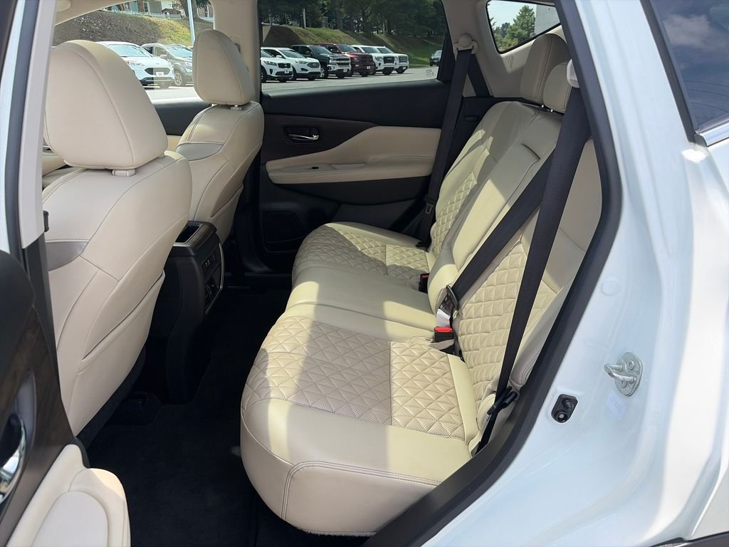 Used 2024 Pearl White Nissan Platinum image 26