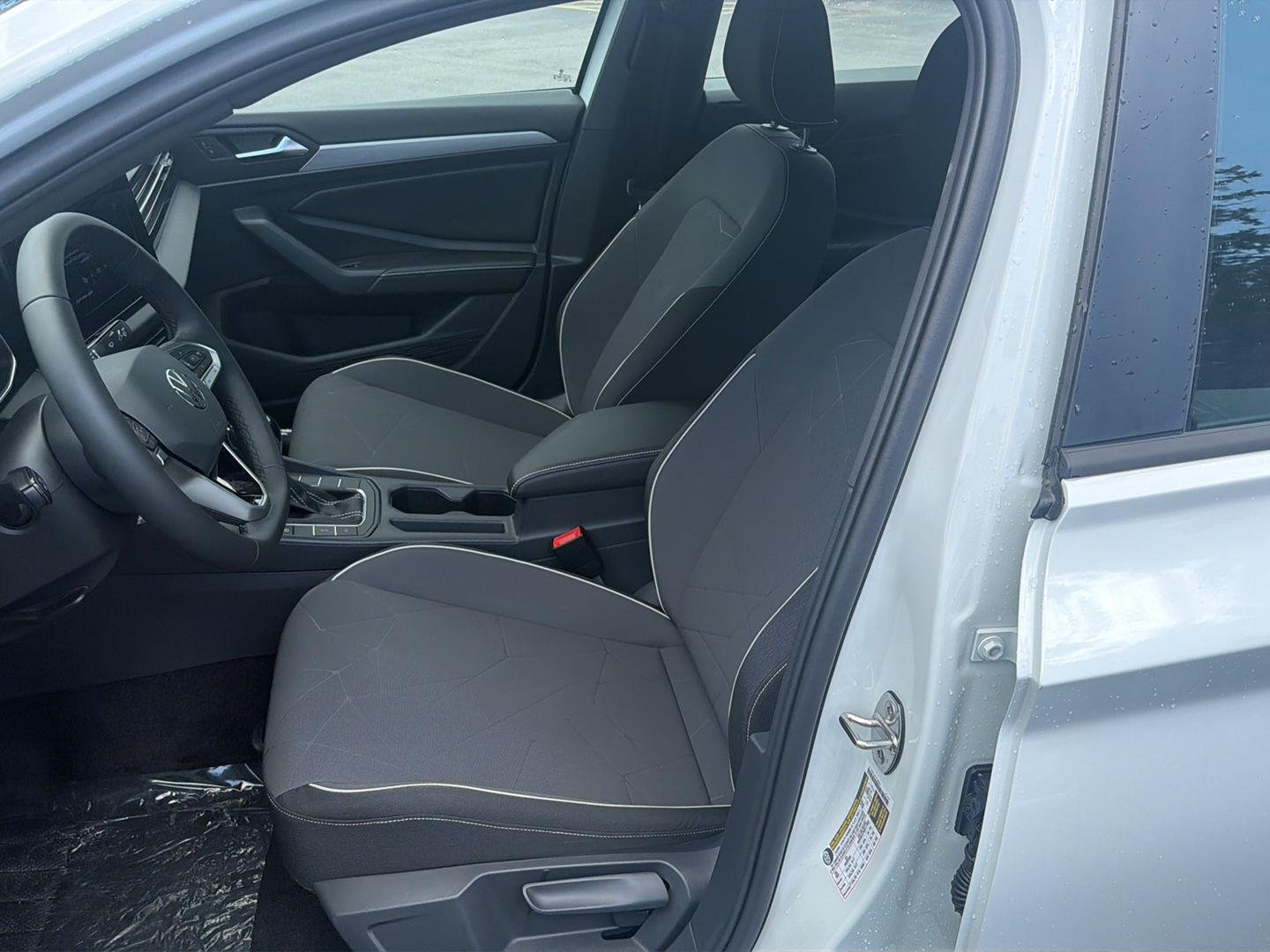 New 2026 Pure White Volkswagen 1.5T Sport image 5