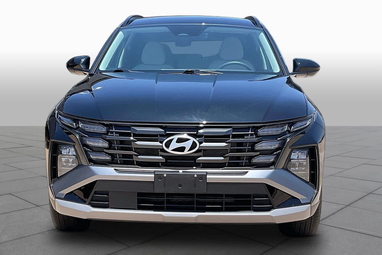 Used 2025 Phantom Black Hyundai SEL image 5