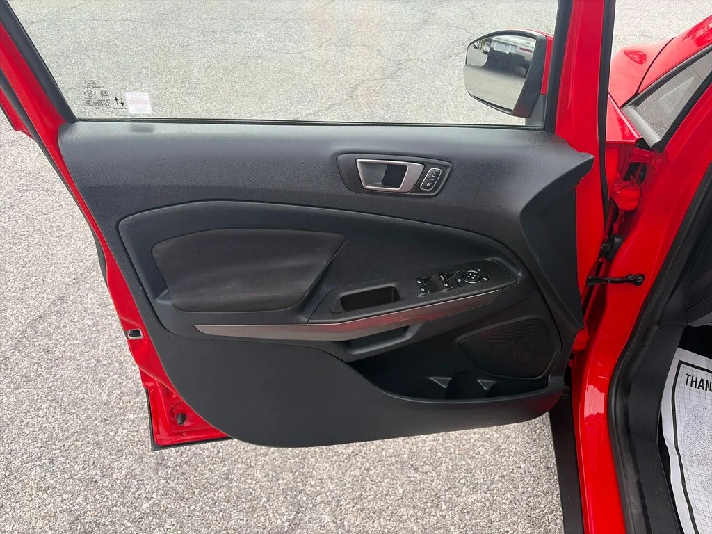 Used 2021 Red Ford SE image 11