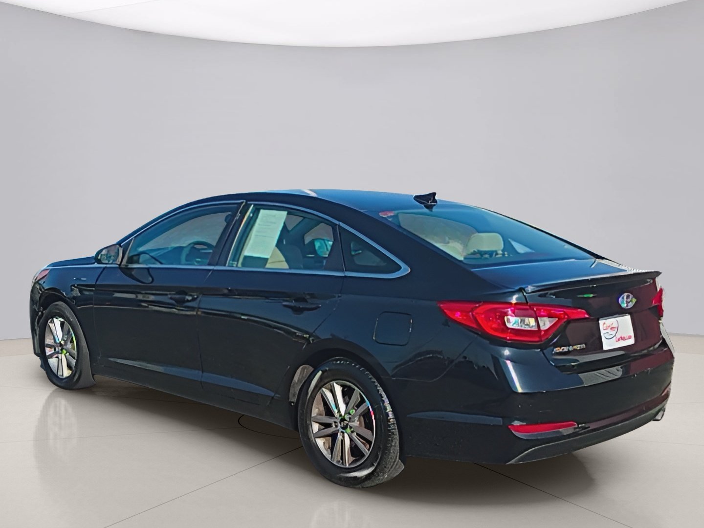 Used 2016 Black Hyundai SE image 7