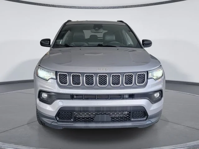 Certified Used 2024 Gray Jeep Latitude image 3