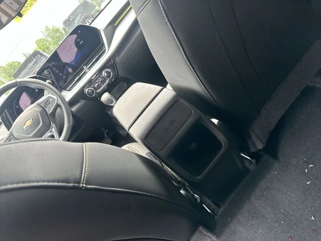 Used 2024 Summit White Chevrolet LT image 23