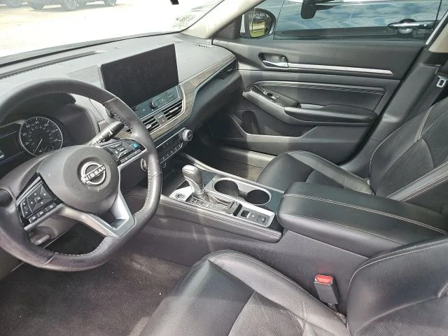 Used 2023 White Nissan 2.5 SL image 12