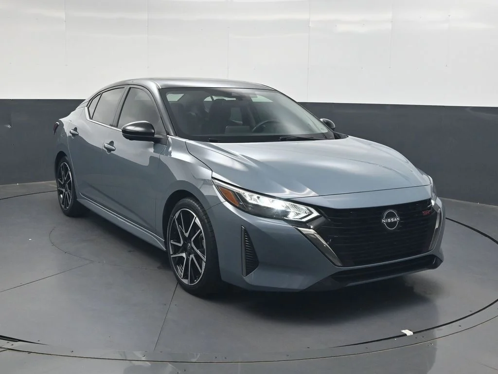 Used 2025 Gray Nissan SR image 2