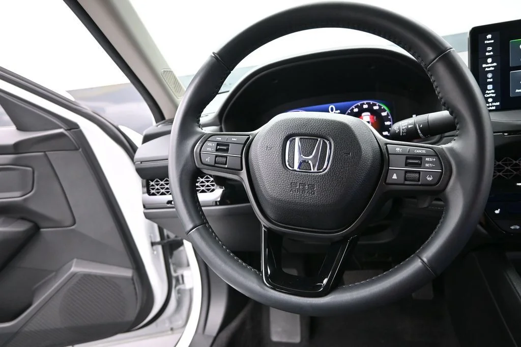 Certified Used 2025 Platinum White Pearl Honda EX-L image 18