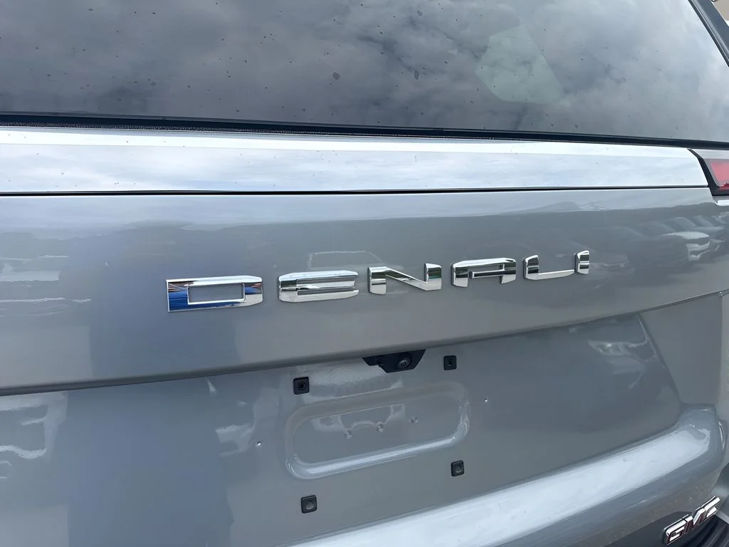 Used 2025 Silver GMC Denali image 32