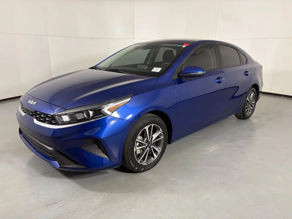 Used 2023 Blue Kia LXS image 4