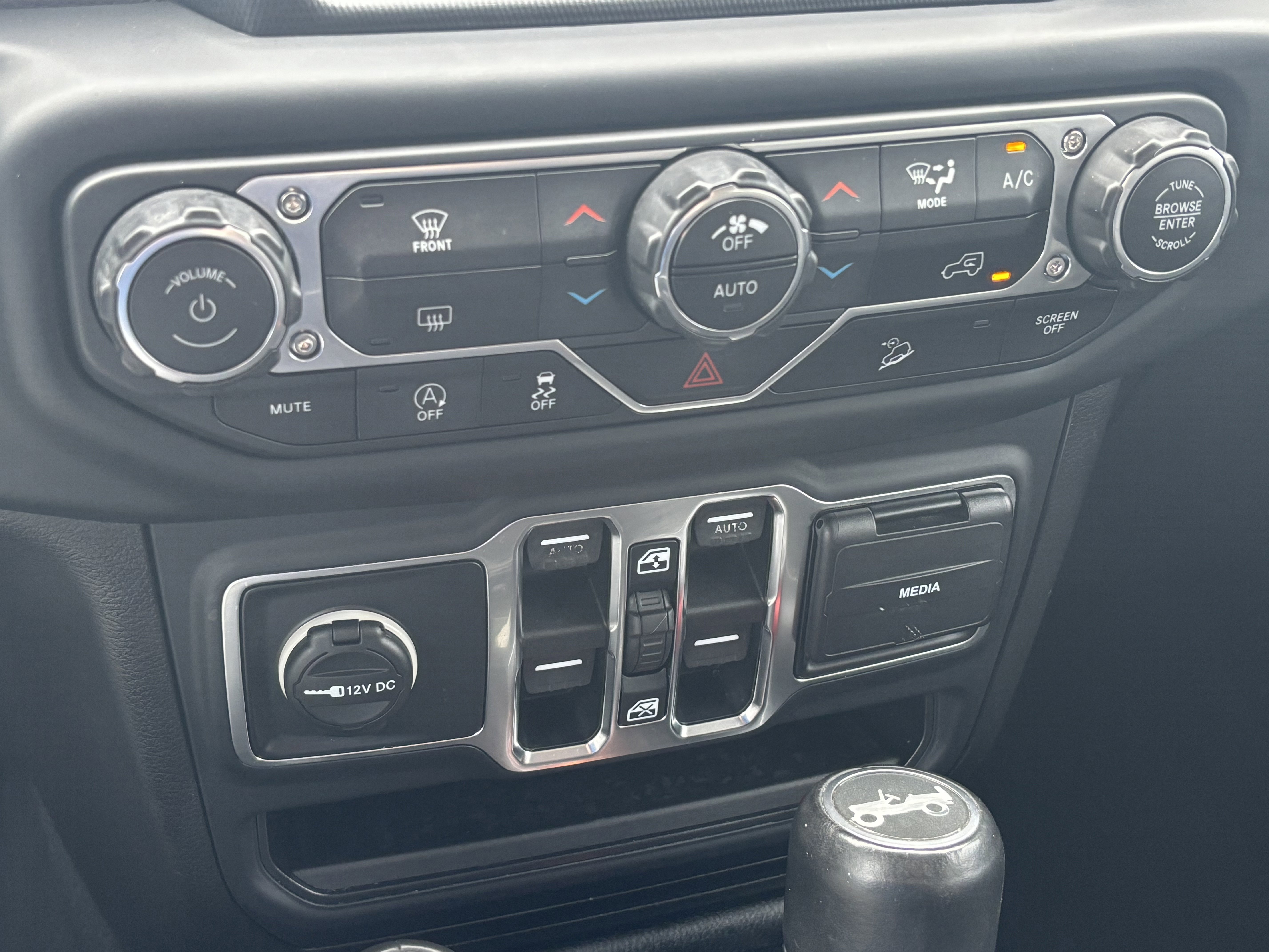 Used 2019 Black Clearcoat Jeep Sahara image 16
