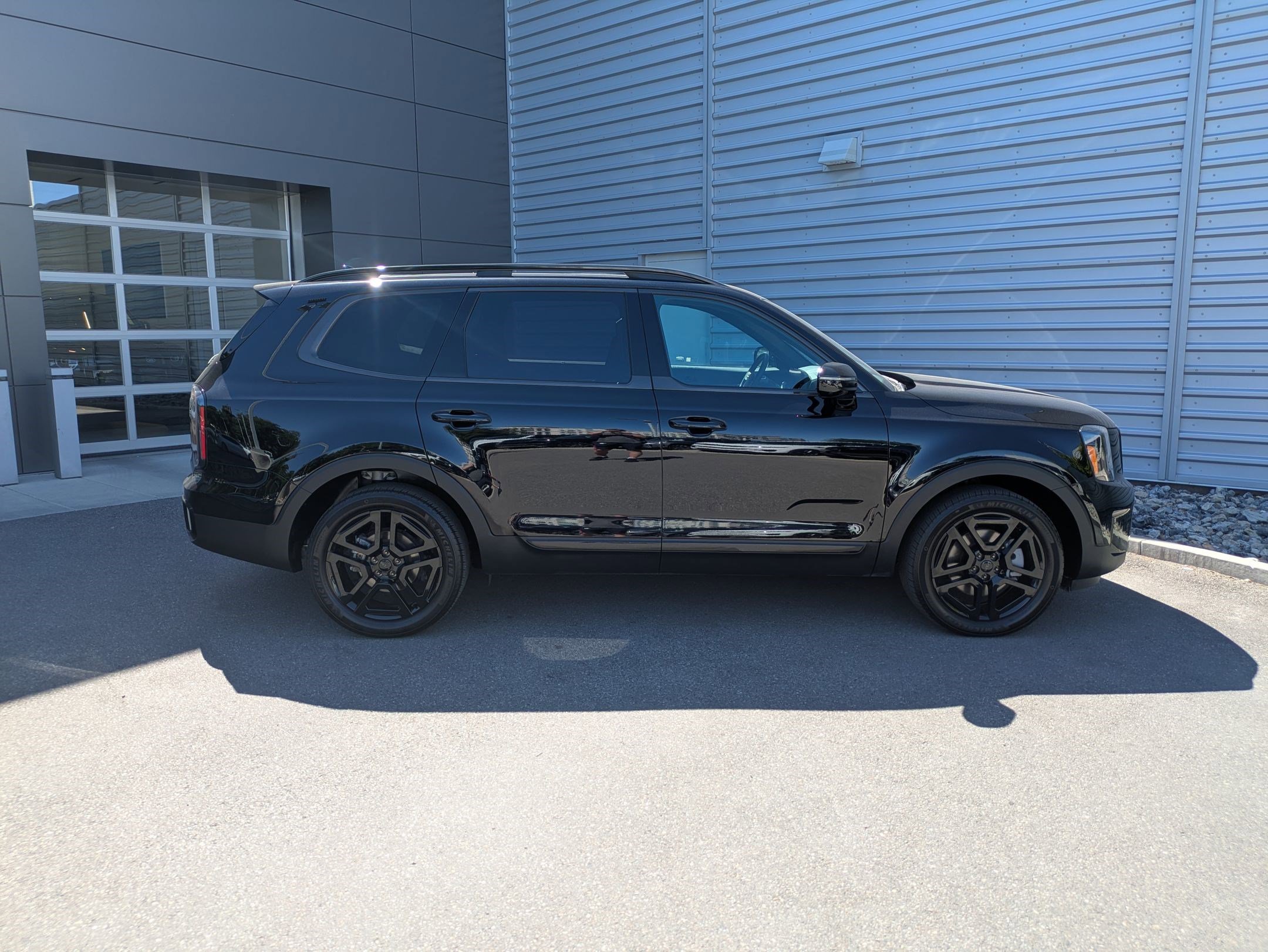 Used 2025 Ebony Black Kia SX-Prestige X-Line image 4