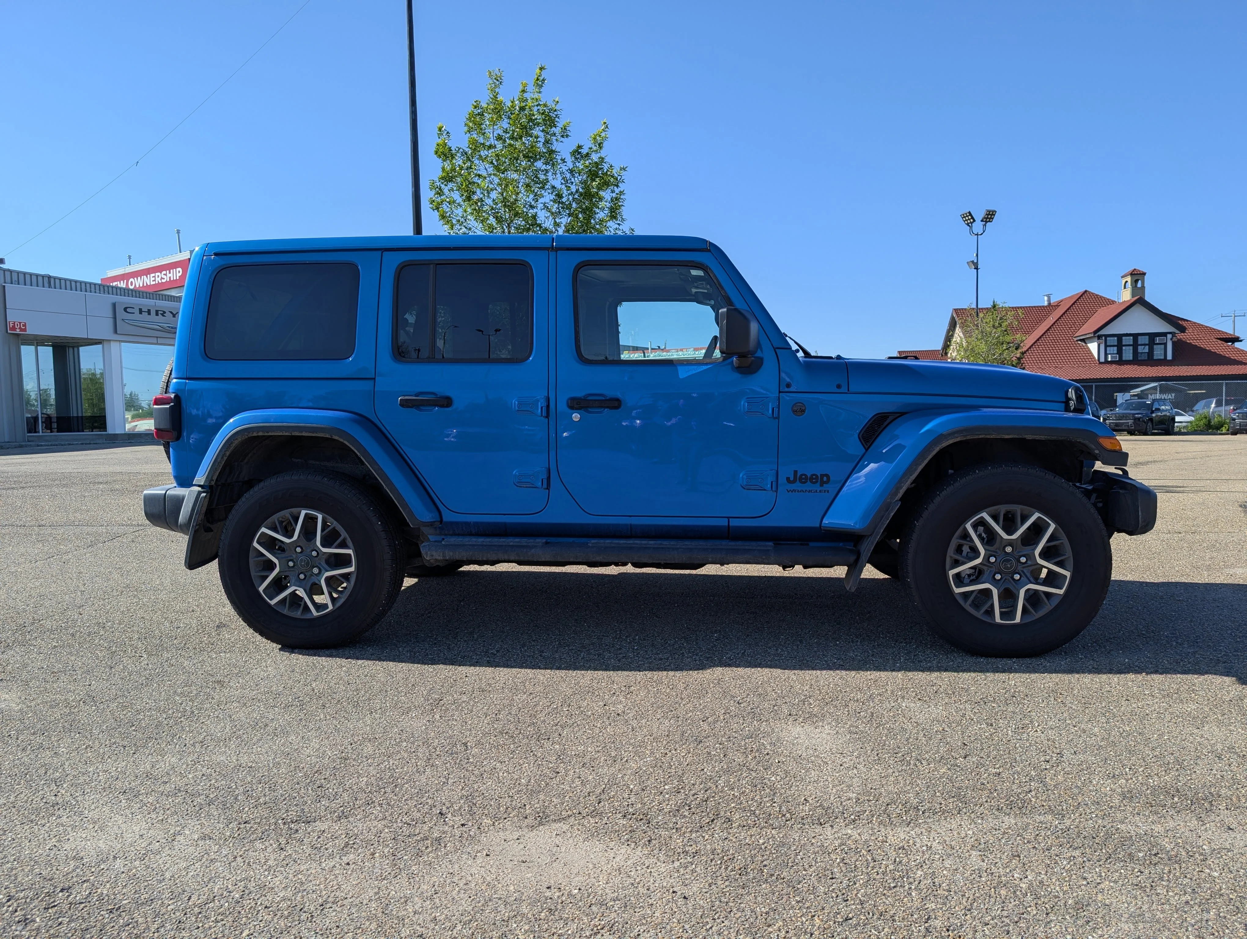 New 2025 Hydro Blue Pearl Jeep Sahara image 8