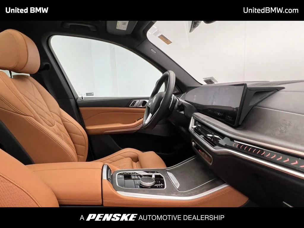 Used 2025 White Metallic BMW xDrive40i image 6