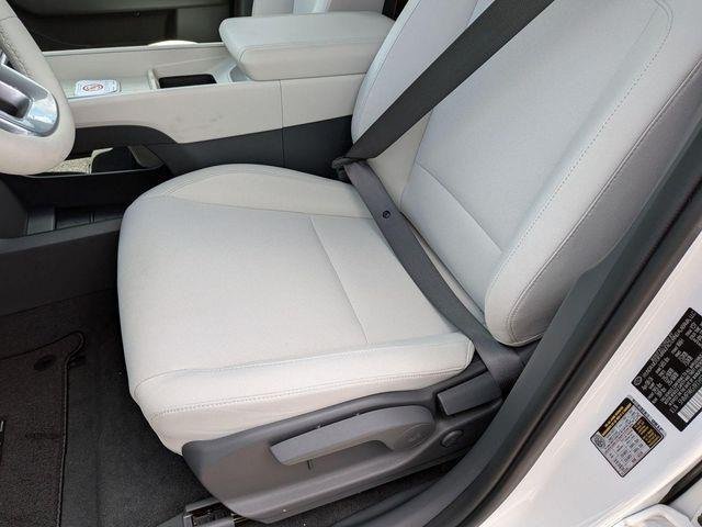 New 2026 White Hyundai SE image 15
