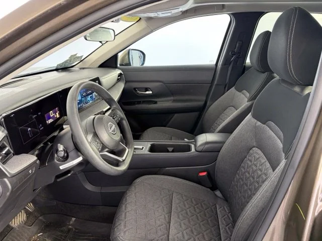 Used 2025 Brown Nissan SV image 13