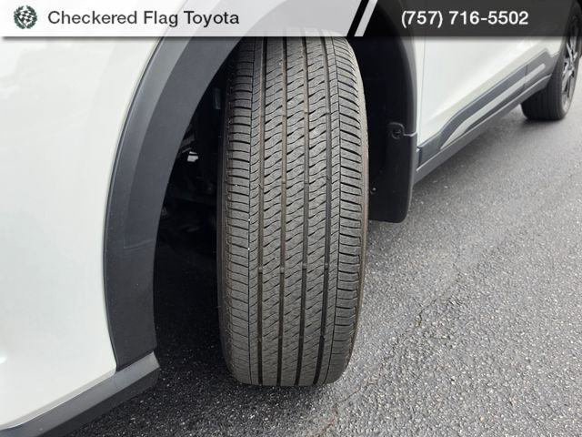 Used 2024 Aspen White Tricoat/Super Black Nissan SR image 14