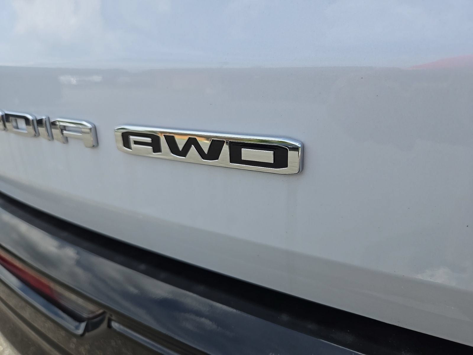 2026 GMC Acadia Denali Ultimate - Photo 12