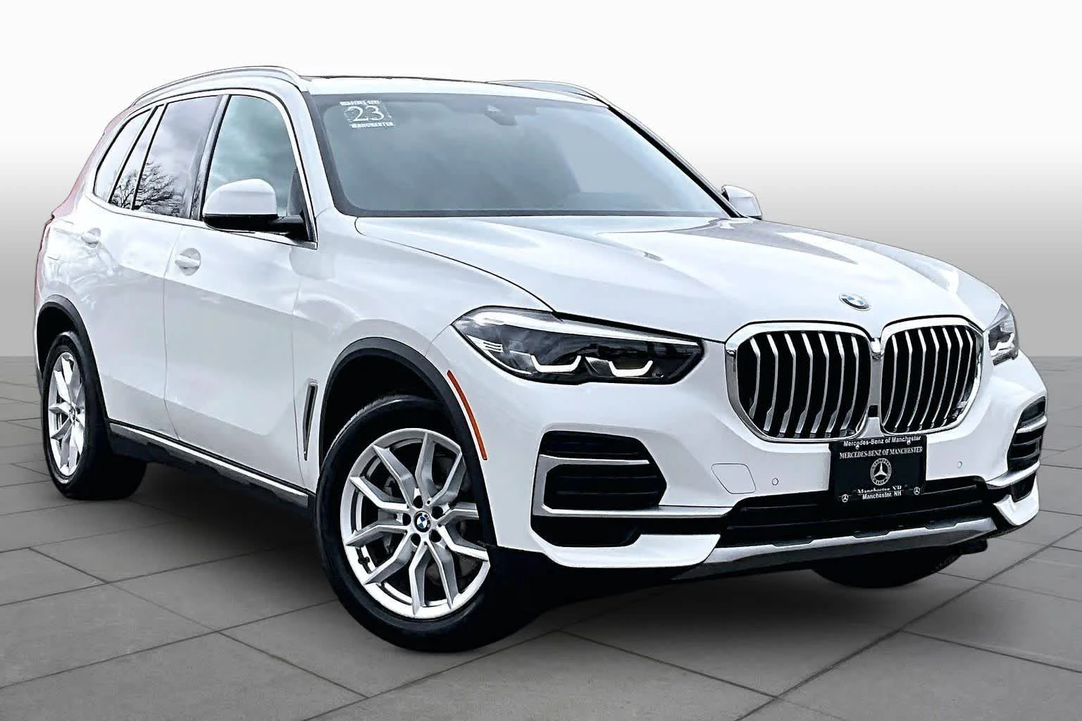 Used 2023 Alpine White BMW xDrive40i image 3