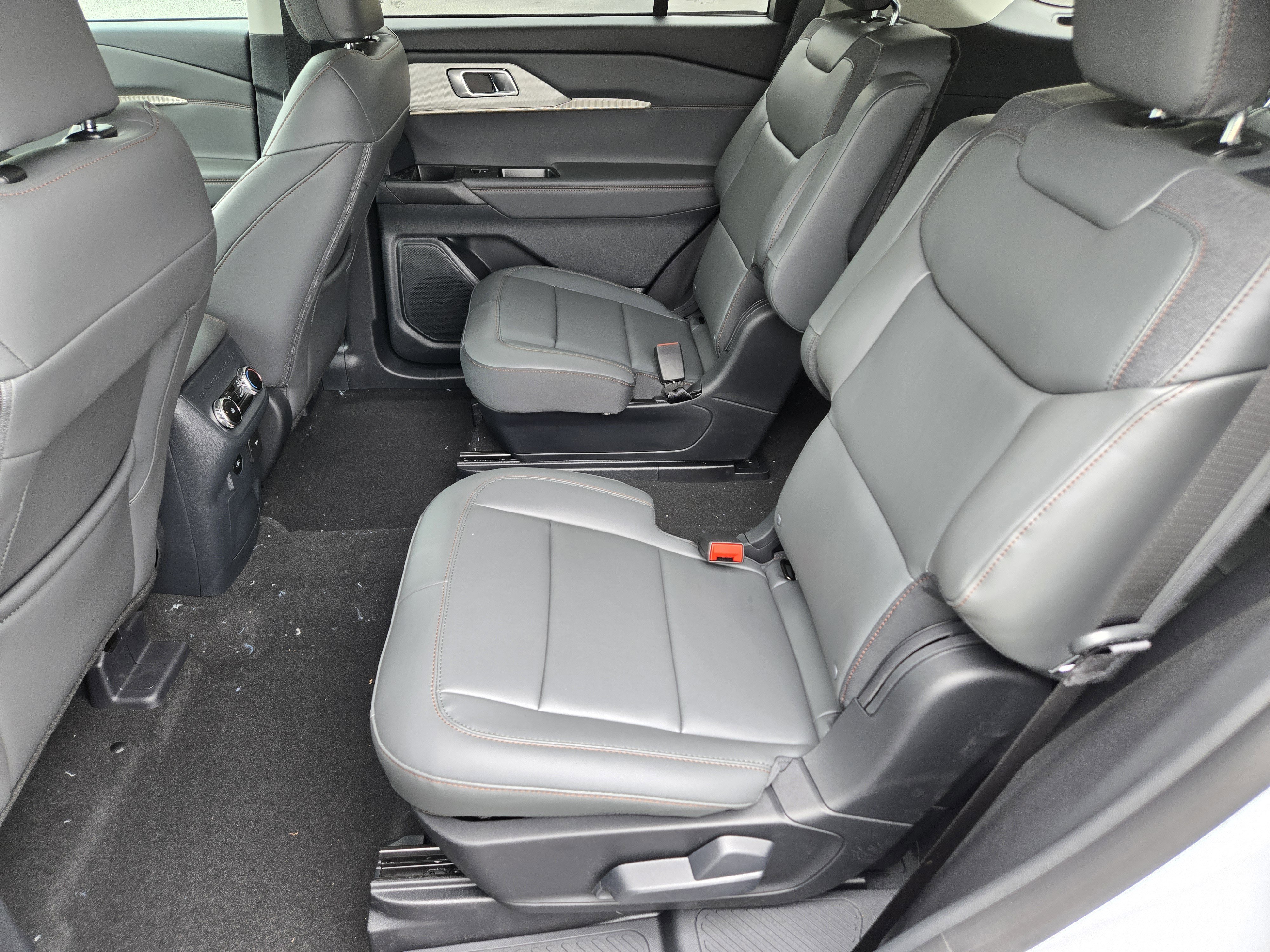 New 2026 Space White Metallic FORD Active image 19