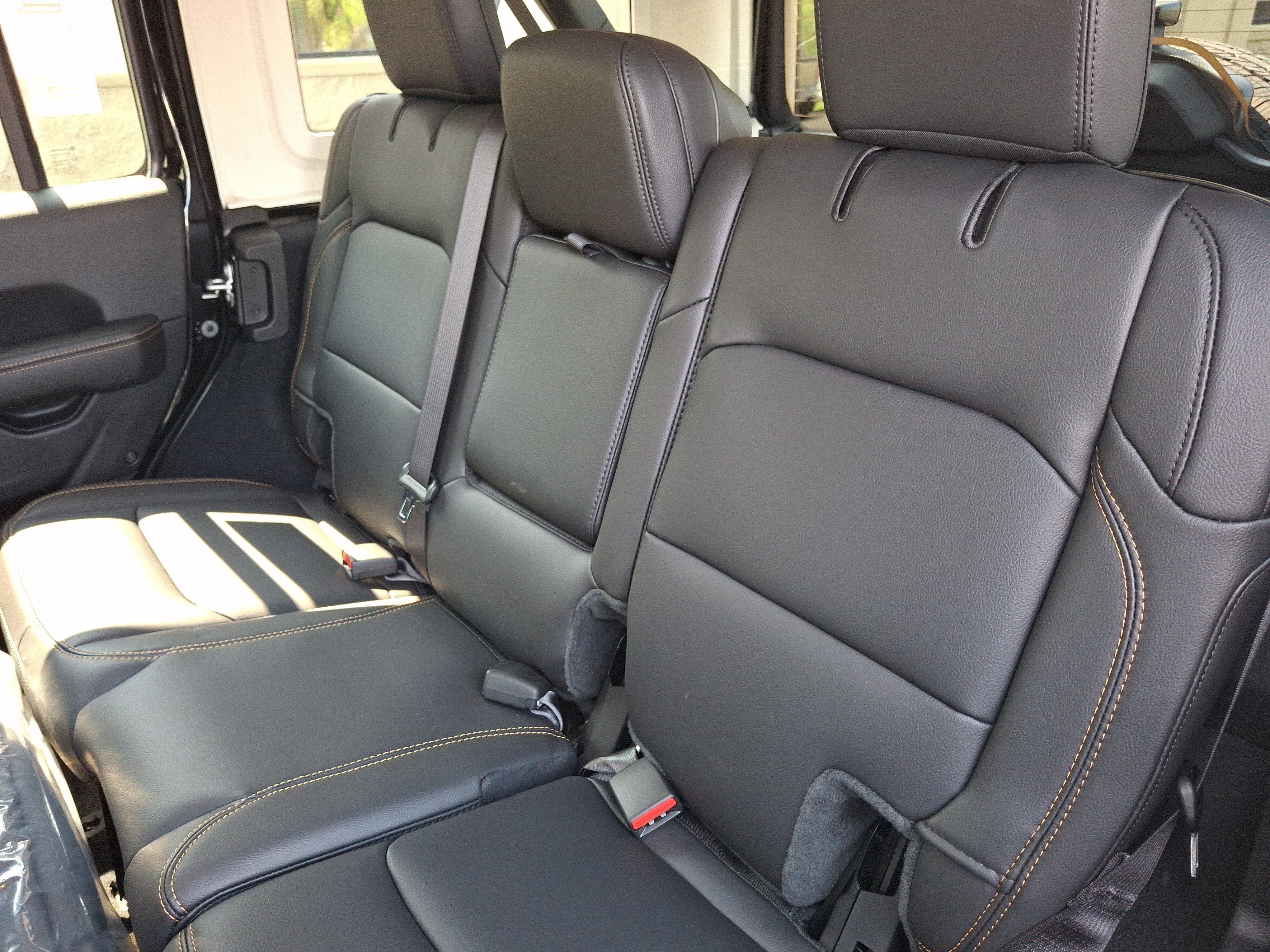 Used 2025 Black Clearcoat Jeep Sahara image 12