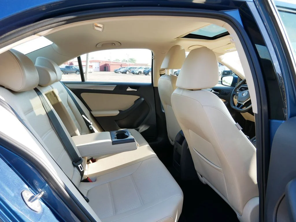Used 2017 Blue Volkswagen 1.4T SE image 9