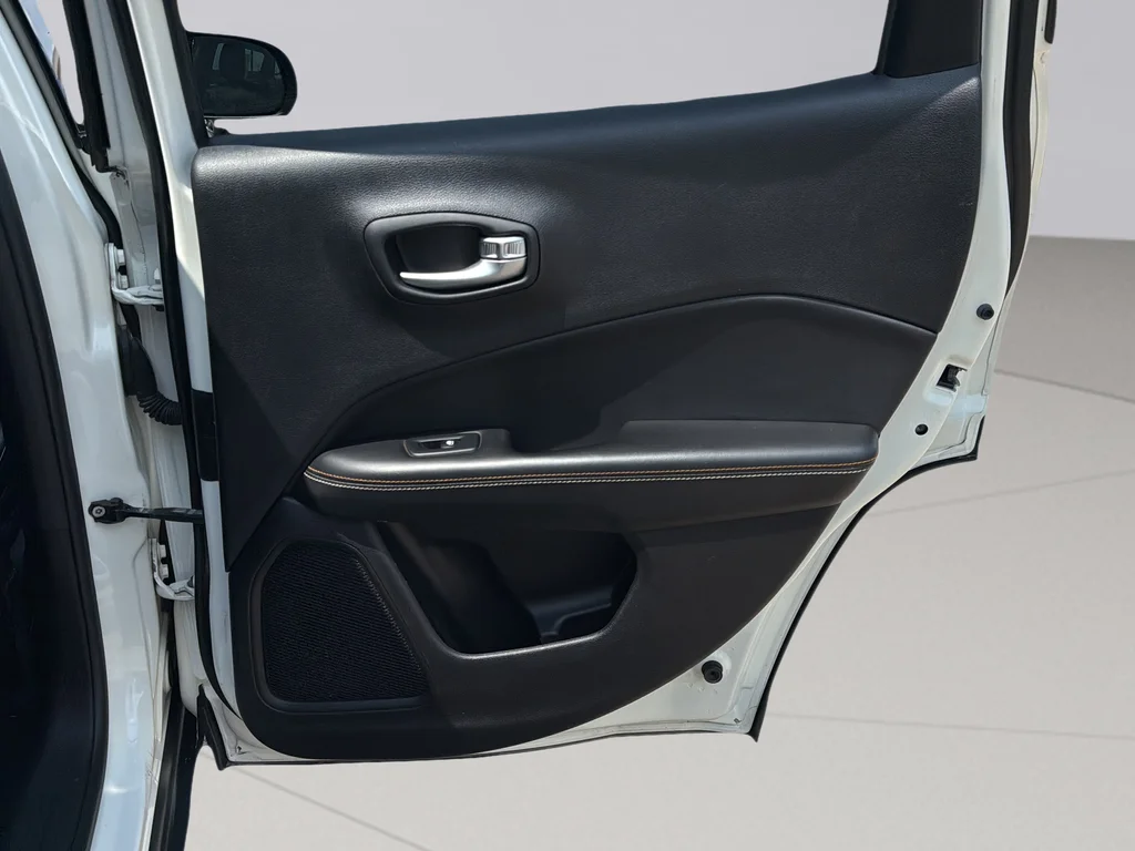 Used 2018 White Clearcoat Jeep Latitude image 29