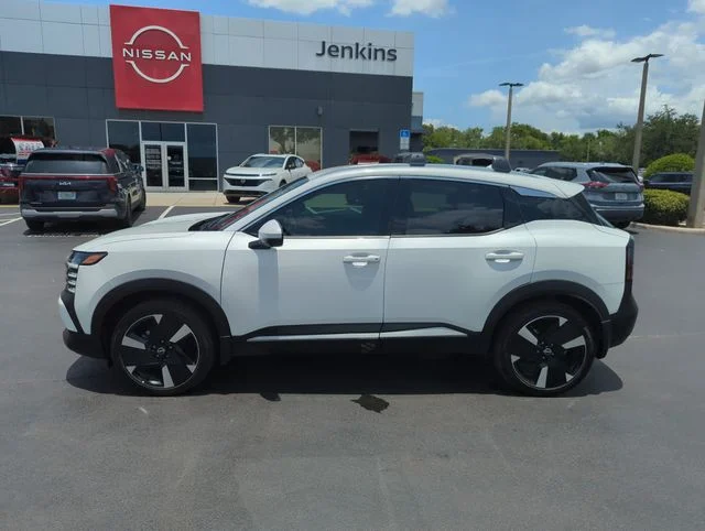 Used 2025 White Nissan SR image 11