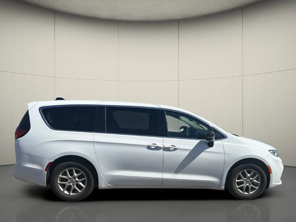 Used 2024 White Chrysler Touring L image 7