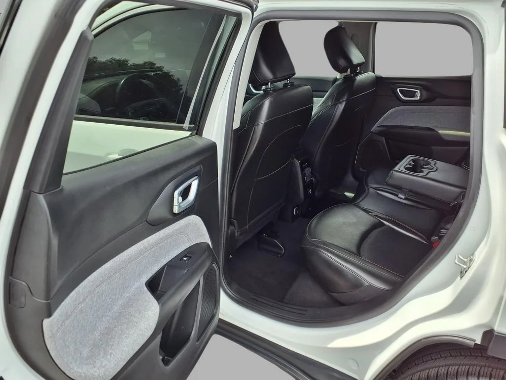 Certified Used 2022 White Jeep Latitude Lux image 25