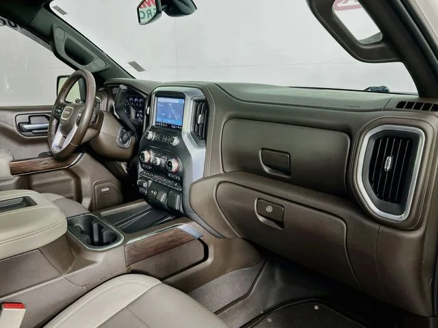 Used 2021 White GMC SLT image 41