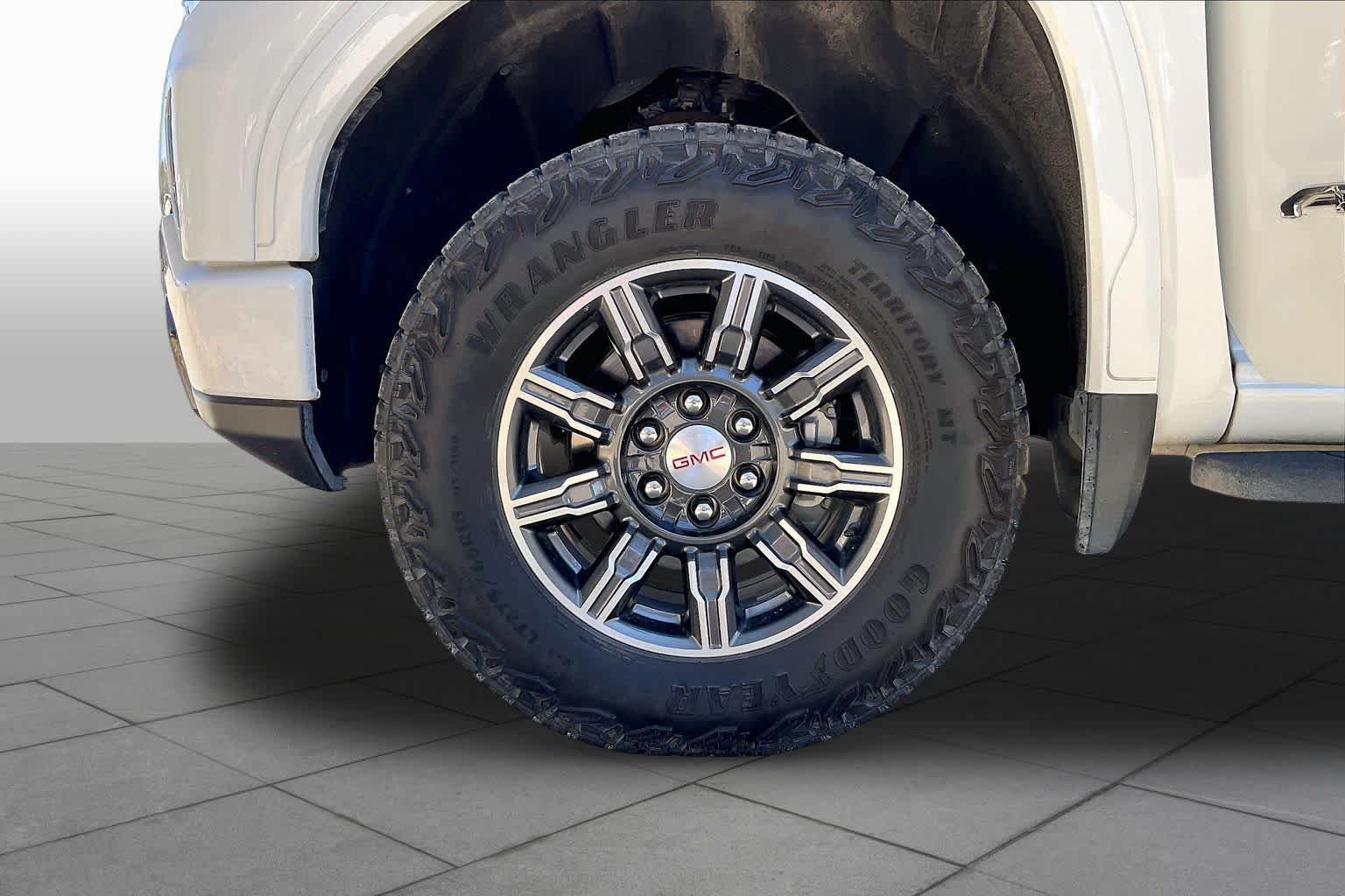 Used 2024 Summit White GMC AT4 image 11