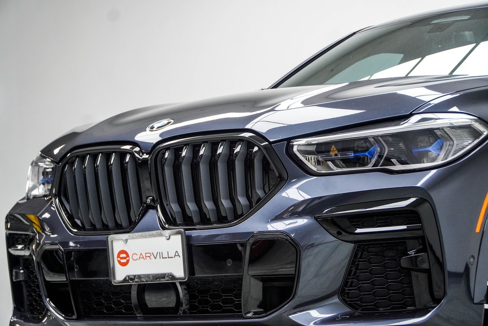 Used 2022 Gray BMW xDrive40i image 2