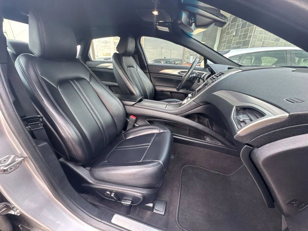 Used 2020 Silver Lincoln Standard image 9