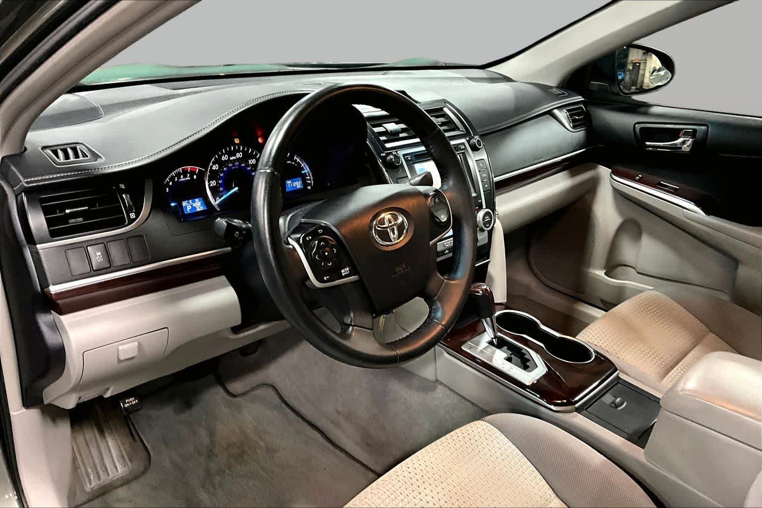 Used 2014 Cypress Pearl Toyota XLE image 17