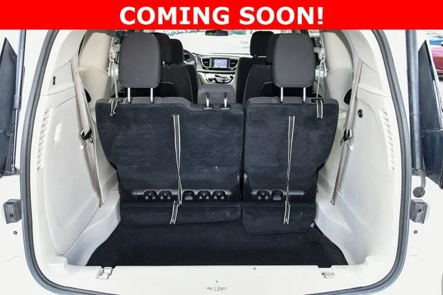 Used 2022 White Chrysler LX image 20